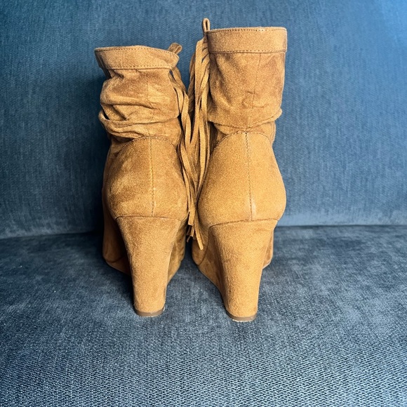 Women’s Camel color suede wedge ankle boots with fringe size 8 western booties - Picture 2 of 9